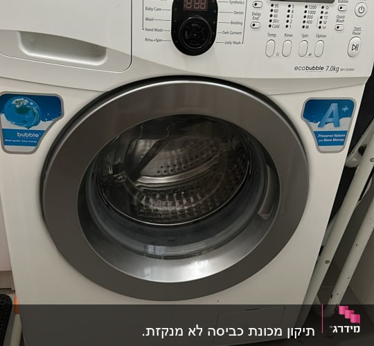 מכונת כביסה סמסונג עם פאנל שליטה ותוף שקוף